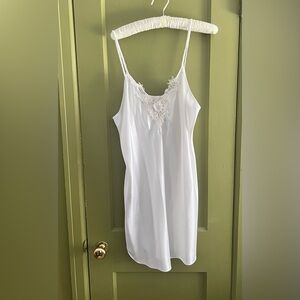 Vintage Intimo Amore White Lace Trim slip/gown Size L